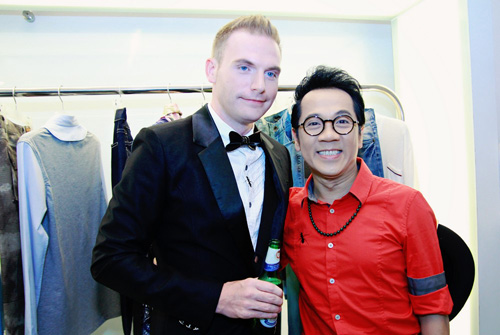 Với ch&agrave;ng ca sĩ Kyo York