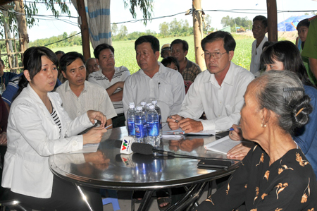 B&agrave; V&otilde; Thị Hồng &Aacute;nh - Ph&oacute; Chủ tịch UBND TP Cần Thơ đối thoại với người d&acirc;n