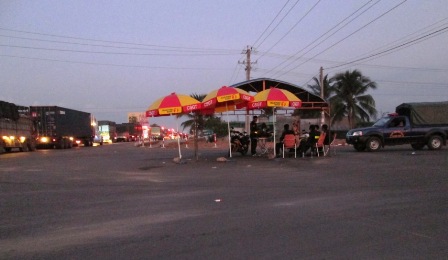 Trạm c&acirc;n đ&atilde; vỡ trận sau chi&ecirc;u tr&ograve; g&acirc;y kẹt xe của t&agrave;i xế xe tải