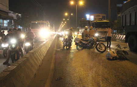 Để đảm bảo c&ocirc;ng t&aacute;c xử l&yacute; hiện trường nhanh ch&oacute;ng v&agrave; an to&agrave;n n&ecirc;n lực lượng CSGT tạm dừng giao th&ocirc;ng