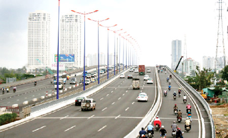 Từ những chủ trương đột ph&aacute; TP HCM đ&atilde; x&acirc;y dựng hệ thống hạ tầng giao th&ocirc;ng hiện đại