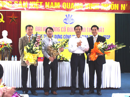 Ra mắt Ban kiểm so&aacute;t.