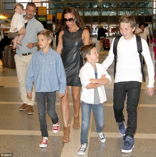 Gia đ&igrave;nh hạnh ph&uacute;c của David Beckham