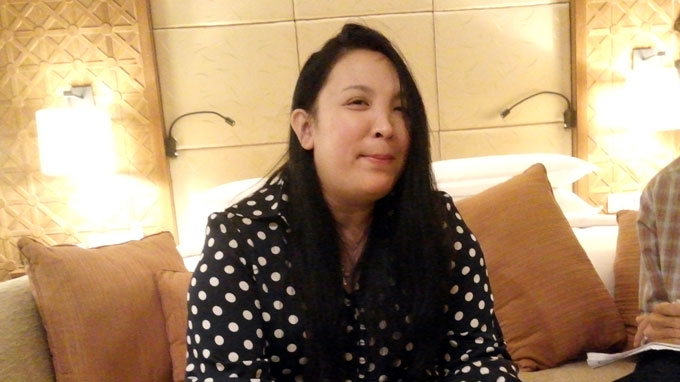 Bà Ngọc đang trình bày sự việc với phóng viên (Ảnh Tuổi trẻ)