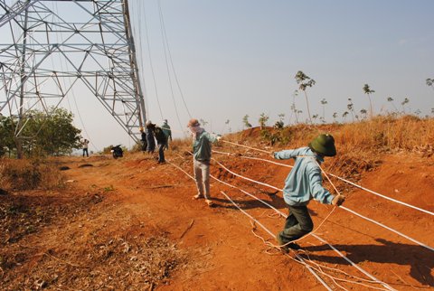 Sau nhiều lỗ lực đường điện đ&atilde; được đ&oacute;ng điện đ&uacute;ng y&ecirc;u cầu của Ch&iacute;nh phủ