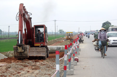 Nh&agrave; đầu tư chậm triển khai dự &aacute;n mở rộng QL1, QL14 sẽ bị thay thế