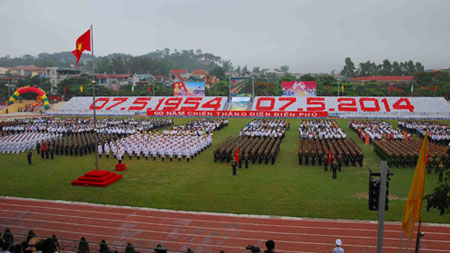 Chương tr&igrave;nh Lễ m&iacute;t tinh được tổ chức trọng thể, trang nghi&ecirc;m, ho&agrave;nh tr&aacute;ng nhất từ trước đến nay tại Điện Bi&ecirc;n