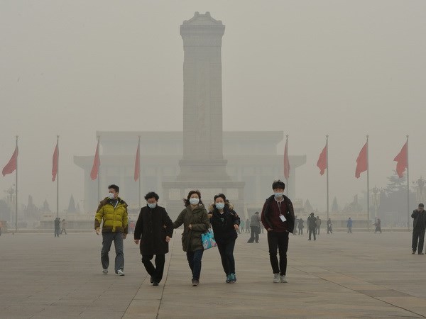 &Ocirc; nhiễm kh&ocirc;ng kh&iacute; tiếp tục l&agrave; mối đe dọa đối với thủ đ&ocirc; Bắc Kinh, Trung Quốc. (Nguồn: AFP/TTXVN)
