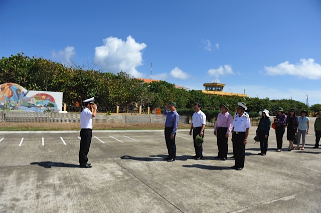 Nghi thức đ&oacute;n đo&agrave;n tr&ecirc;n Trường Sa lớn 