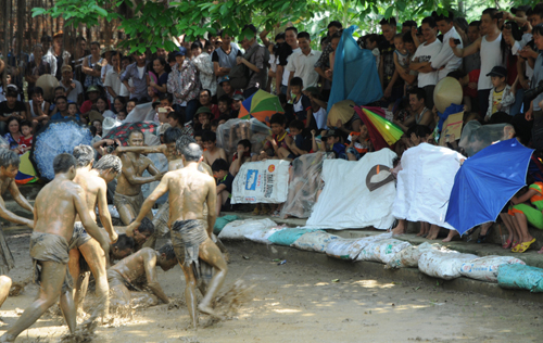 Cuộc tranh t&agrave;i thu h&uacute;t đ&ocirc;ng đảo người d&acirc;n v&agrave; du kh&aacute;ch đến xem