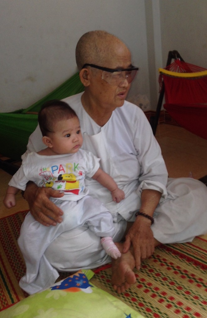 Ch&aacute;u Duy được trả lại nh&agrave; ch&ugrave;a an to&agrave;n