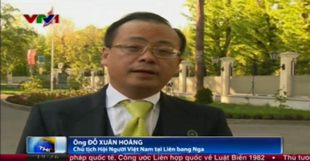 Trong khi đ&oacute;, Người Việt ở Th&aacute;i Lan, L&ecirc;n Bang Nga v&agrave; Mỹ cũng l&ecirc;n tiếng phản đối h&agrave;nh động của Trung Quốc đặt gi&agrave;n khoan tr&ecirc;n thềm lục địa Việt Nam.