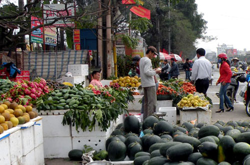 H&agrave;ng Trung Quốc ế ẩm tr&ecirc;n thị trường n&ecirc;n nhiều tiểu thương tuy&ecirc;n bố ngừng b&aacute;n (ảnh BH)
