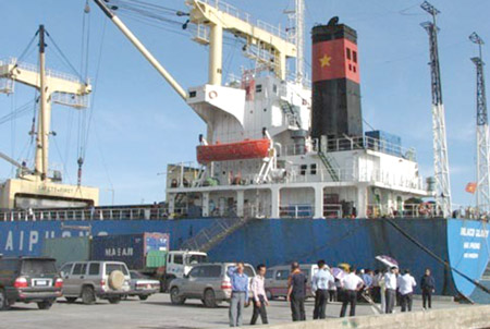 T&agrave;u v&agrave;o 