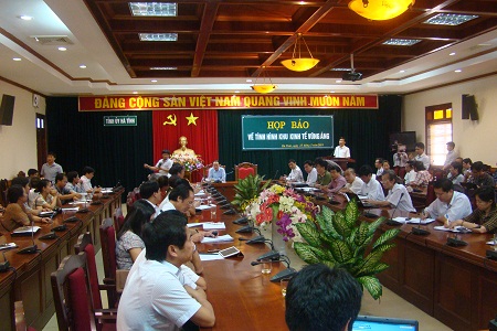 To&agrave;n cảnh buổi Họp b&aacute;o