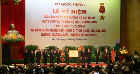 Ph&oacute; thủ tướng Nguyễn Đức Đam trao bằng Di t&iacute;ch Quốc gia cấp đặc biệt 