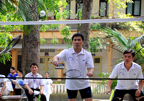 Hai VĐV cầu lông của Bệnh viện GTVT TW tranh tài nội dung đôi nam