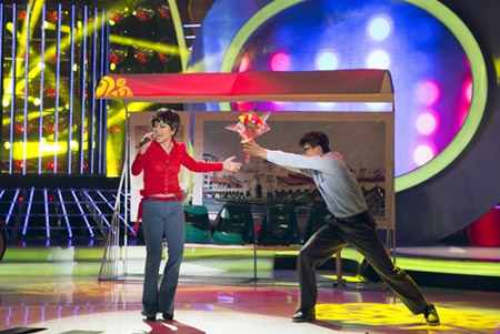 MiA h&oacute;a th&acirc;n th&agrave;nh đ&agrave;n chị Hồng Ngọc trong ca kh&uacute;c Mắt nai cha cha cha s&ocirc;i động - một s&aacute;ng t&aacute;c của Sỹ Lu&acirc;n. C&oacute; thế mạnh ở khả năng vừa h&aacute;t vừa vũ đạo, nhưng MiA vẫn chưa ho&agrave;n to&agrave;n xuất sắc với vai Hồng Ngọc bởi vẫn c&ograve;n thiếu ch&uacute;t nam t&iacute;nh v&agrave; nổi loạn ở nữ ca sĩ n&agrave;y.