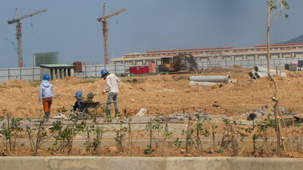 C&ocirc;ng nh&acirc;n trở lại l&agrave;m việc ở khu kinh tế Formosa (Ảnh: VOV)