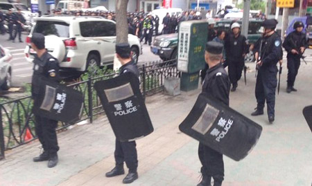 Cảnh s&aacute;t phong tỏa hiện trường sau vụ đ&aacute;nh bom