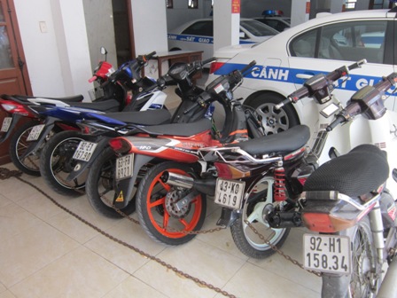 Phương tiện của c&aacute;c đối tượng lạng l&aacute;ch đ&ecirc;m 22/5 bị tạm giữ tại Ph&ograve;ng CSGT C&ocirc;ng an TP Đ&agrave; Nẵng