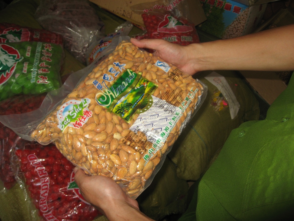 Tr&ecirc;n bao b&igrave; sản phẩm đều in chữ Trung Quốc