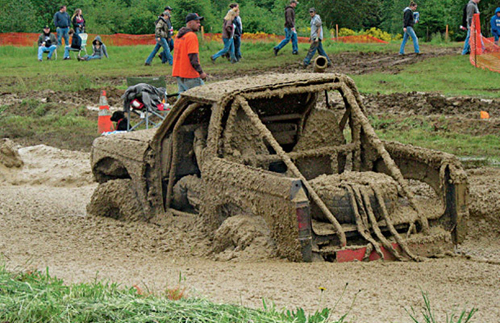 Tới Minnetonka, Minnesota, bạn sẽ phạm luật nếu l&aacute;i một chiếc xe tải ra đường vẫn b&aacute;m đầy b&ugrave;n đất.