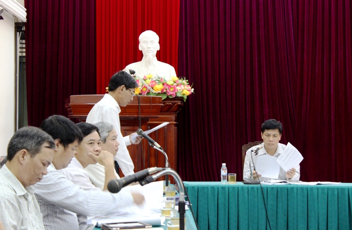 Thứ trưởng Bộ GTVT Nguyễn Ngọc Đ&ocirc;ng chủ tr&igrave; cuộc họp.