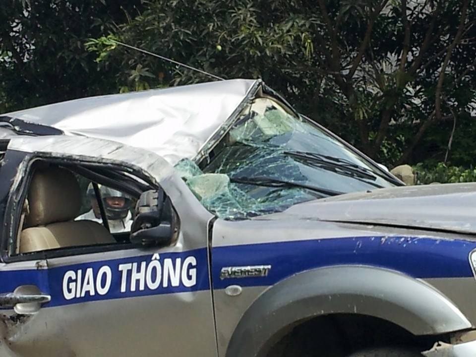 Chiếc &ocirc; t&ocirc; gặp nạn bị hư hỏng nặng