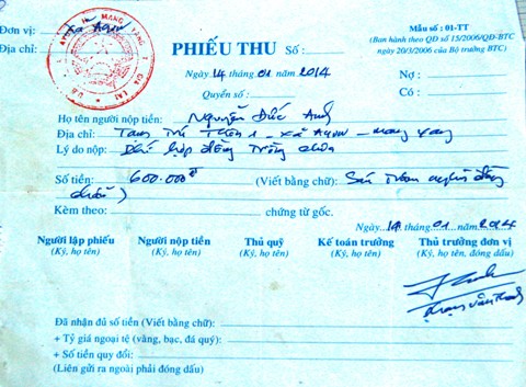Một phiếu thu sai quy định do &ocirc;ng Thanh, Ph&oacute; chủ tịch x&atilde; k&yacute;