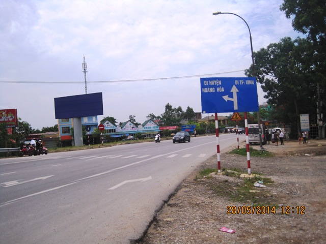 Men theo QL 1A l&agrave; ai cũng sẽ bắt gặp biển b&aacute;o chỉ dẫn n&agrave;y