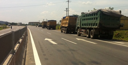 Cienco 4 đang &aacute;p dụng nhiều giải ph&aacute;p để ngăn xe qu&aacute; tải v&agrave; chở vật liệu rơi v&atilde;i tr&ecirc;n tuyến