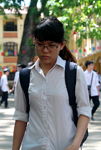 Kh&ocirc;ng chỉ c&oacute; sự vui mừng, m&agrave; nỗi lo cũng xuất hiện tr&ecirc;n một v&agrave;i khu&ocirc;n mặt c&aacute;c th&iacute; sinh kh&aacute;c.