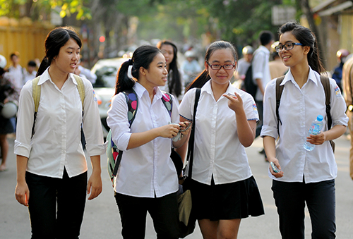 C&aacute;c th&iacute; sinh đi dự thi trong t&acirc;m trạng thoải m&aacute;i, hồ hởi.