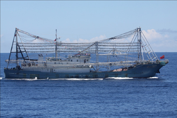 Cận cảnh t&agrave;u c&aacute; của Trung Quốc.