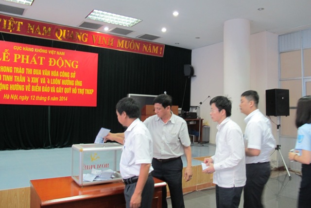 C&aacute;c c&aacute;n bộ c&ocirc;ng nh&acirc;n vi&ecirc;n trong ng&agrave;nh H&agrave;ng kh&ocirc;ng t&iacute;ch cực hưởng ứng cuộc vận động hướng về biển đảo v&agrave; g&acirc;y quỹ hỗ trợ thanh ni&ecirc;n xung phong