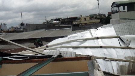 Lốc xo&aacute;y lật tung 7 ph&ograve;ng trọ