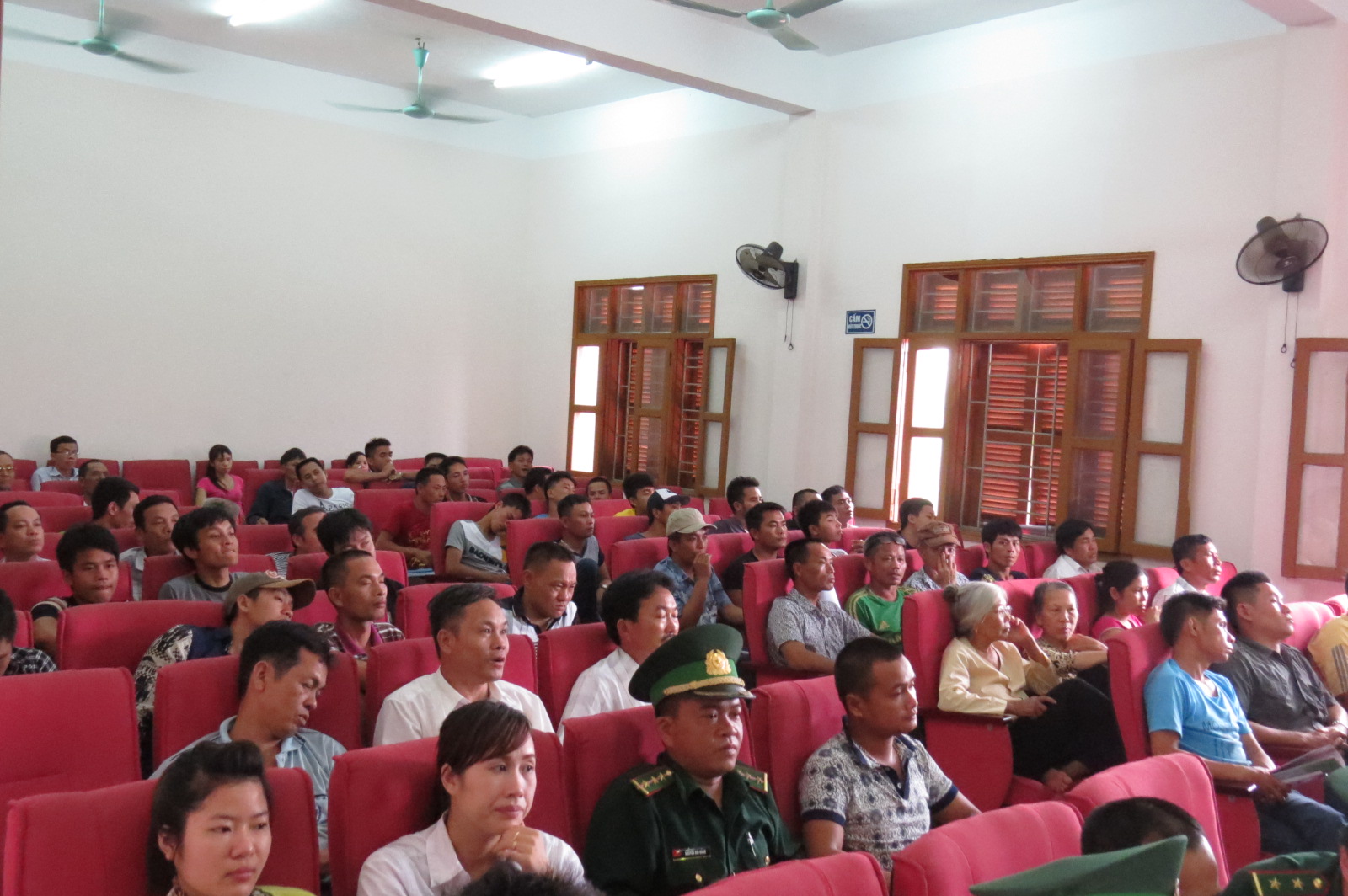 Hội nghị đ&atilde; trang bị những kiến thức cơ bản về biển đảo cho ngư d&acirc;n