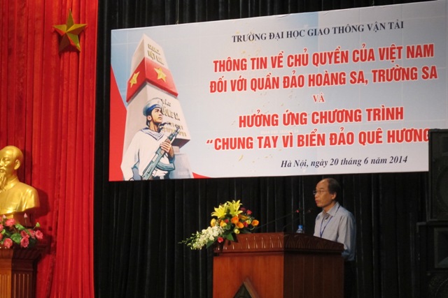 PGS.TS Trần Đắc Sử - Hiệu trưởng ĐH GTVT đ&atilde; k&ecirc;u gọi c&aacute;n bộ, giảng vi&ecirc;n, c&ocirc;ng nh&acirc;n vi&ecirc;n v&agrave; sinh vi&ecirc;n biểu thị l&ograve;ng y&ecirc;u nước v&agrave; tinh thần đo&agrave;n kết