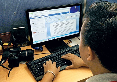 Mạng x&atilde; hội đang g&oacute;p phần trở th&agrave;nh th&ocirc;ng tin hữu &iacute;ch gi&uacute;p nh&agrave; b&aacute;o dễ d&agrave;ng t&aacute;c nghiệp v&agrave; tiếp cận vấn đề tốt hơn 