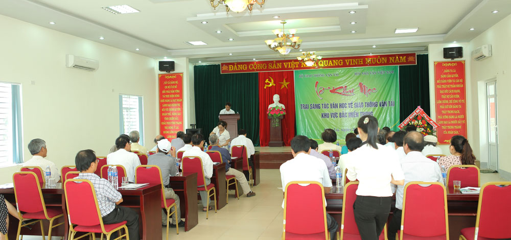 Khai mạc trại s&aacute;ng t&aacute;c văn học đề t&agrave;i giao th&ocirc;ng vận tải tại khu vực Bắc Miền Trung