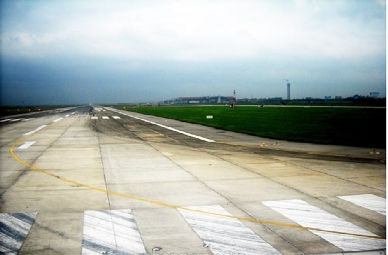 Dự kiến cuối th&aacute;ng 8 sẽ bắt đầu sửa chữa đường cất hạ c&aacute;nh 1A - Cảng HKQT Nội B&agrave;i