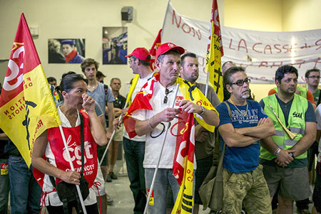 C&ocirc;ng nh&acirc;n ng&agrave;nh Đường sắt đ&igrave;nh c&ocirc;ng biểu t&igrave;nh chống kế hoạch cải c&aacute;ch của ch&iacute;nh phủ