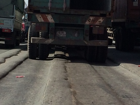 Đường Mai Ch&iacute; Thọ sau nhiều lần sửa chữa vẫn c&ograve;n l&uacute;n