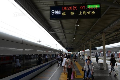 Chuyến t&agrave;u cao tốc Thượng Hải - Th&agrave;nh Đ&ocirc; ch&iacute;nh thức đi v&agrave;o hoạt động v&agrave;o s&aacute;ng qua (1/7)