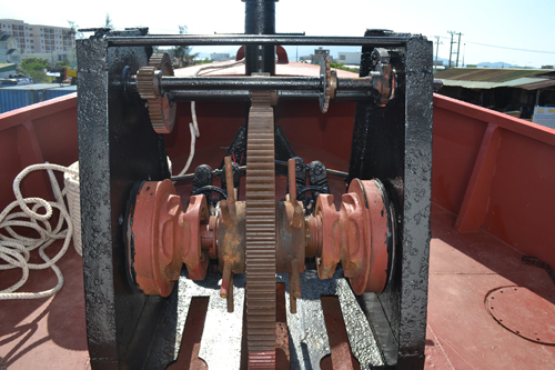 M&aacute;y k&eacute;o d&ugrave;ng để lai dắt t&agrave;u c&aacute; bị nạn