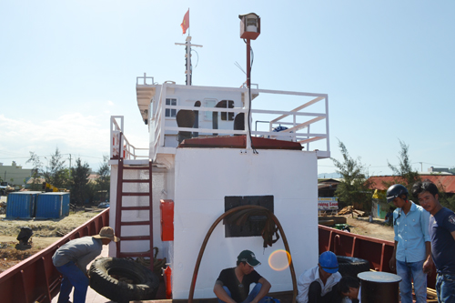 Cabin nh&igrave;n từ ph&iacute;a sau