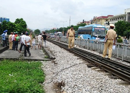 Lực lượng chức năng đang điều tra vụ việc 