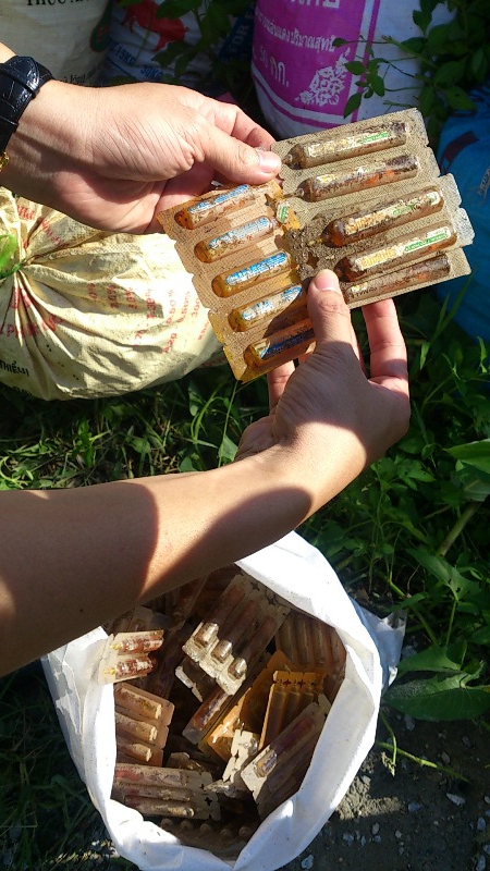 Thuốc được l&agrave;m dưới dạng vỉ, b&ecirc;n trong chứa dung dịch nước