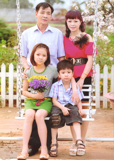 Gia đ&igrave;nh phi c&ocirc;ng, Thượng t&aacute; Ho&agrave;ng Lại Long